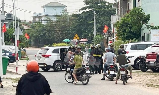 Bắt kẻ cầm súng khống chế đôi nam nữ trong phòng trọ ở Bình Dương