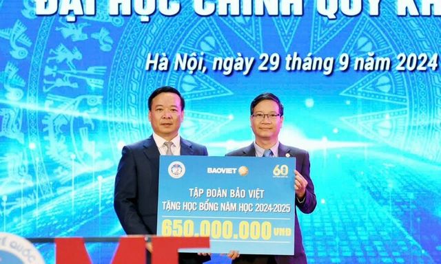 Quỹ học bổng “Bảo Việt - Niềm tin thắp sáng tương lai” đã trao gần 10 tỷ đồng trong 10 năm liên tiếp tới sinh viên Việt Nam