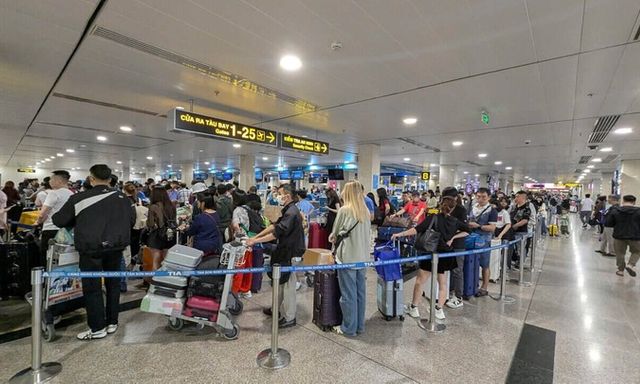 Giá vé máy bay dịp 30/4 - 1/5 cao chót vót, đắt nhất hơn 1 chỉ vàng