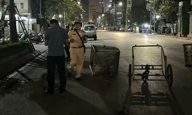 Vụ nữ công nhân vệ sinh môi trường bị xe máy tông tử vong ở Hà Nội: Truy tìm thanh niên gây tai nạn