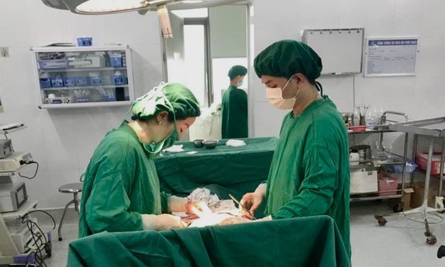 Bắc Giang: Một thai nhi may mắn được cứu sống khi sản phụ đi làm hồ sơ sinh