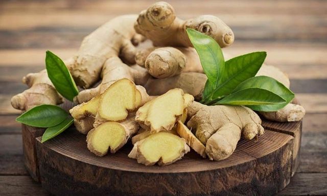 5 cách gội đầu, ủ tóc bằng gừng giúp giảm rụng