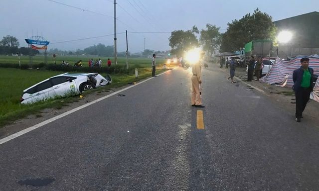 Tin tức tai nạn giao thông mới nhất ngày 1/5: Xe đầu kéo tông 2 người tử vong