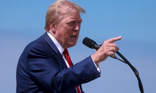 Ông Trump bất ngờ 