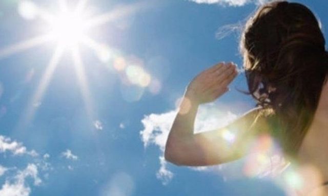 Say nắng có thể gây rối loạn thần kinh, suy đa tặng: Cần xử lý ra sao?