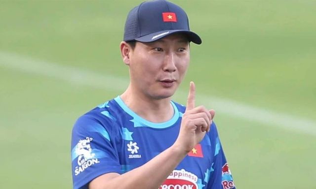 Lý do khiến HLV Kim Sang-sik gấp rút đổi tiền đạo trước trận gặp Man Utd