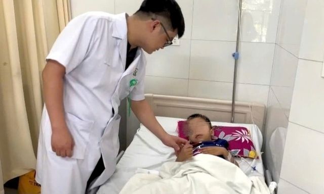 Bị cuốn quần vào máy ép mía, bé trai 6 tuổi bị thương nghiêm trọng nơi nhạy cảm