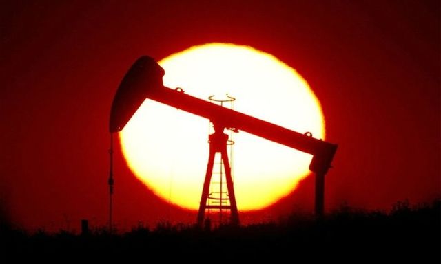 Giá xăng dầu hôm nay (8/5): Giá dầu thô trên thị trường đột ngột lao dốc