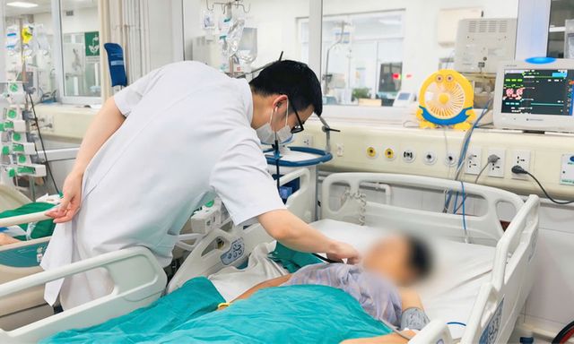 Tiêm khớp vai tại phòng khám tư nhân, người phụ nữ sốc nhiễm khuẩn nặng