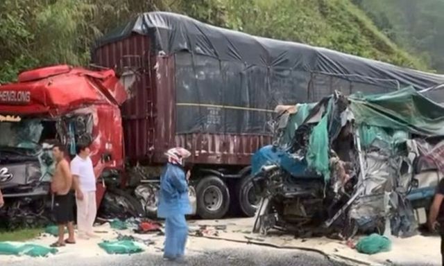 Tin tức tai nạn giao thông mới nhất ngày 10/5: Xe tải tông xe đầu kéo, 2 người thương vong