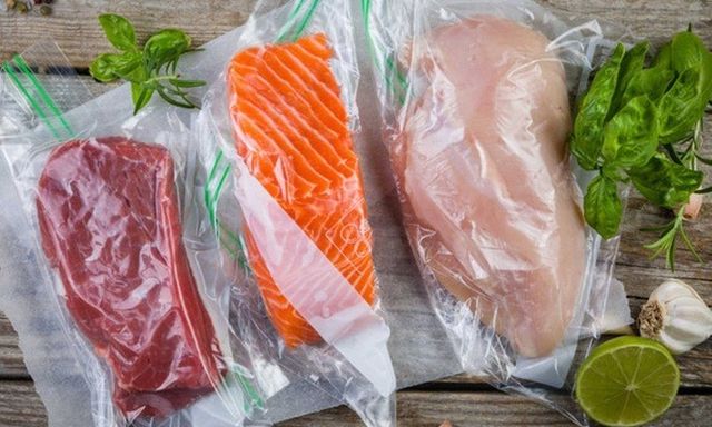 Nguy cơ nhiễm độc tiềm ẩn với cách bảo quản thực phẩm bằng hút chân không