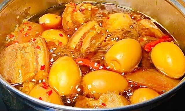 Những cách lên màu vàng cho thịt khi nấu