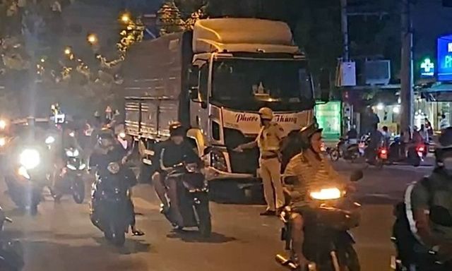 Tin tức tai nạn giao thông mới nhất ngày 11/5: Va chạm với xe tải, 1 người chết