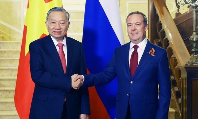 Tổng Bí thư Tô Lâm hội kiến Chủ tịch Đảng Nước Nga Thống nhất Dmitry Medvedev