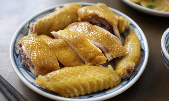 Vì sao gà luộc để lâu có 