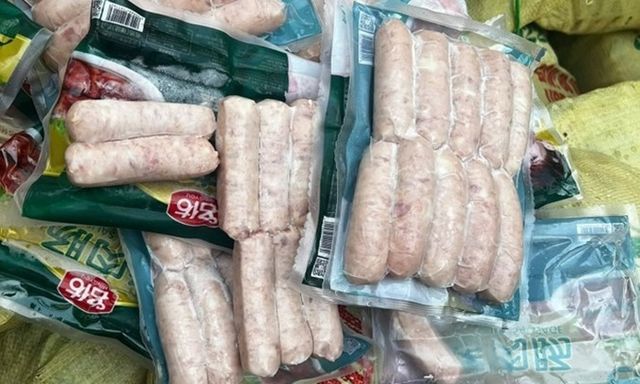 Hà Nội: Phát hiện 1,5 tấn xúc xích không rõ nguồn gốc xuất xứ