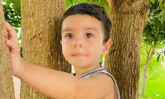 Bị chủ nhà trẻ bỏ quên 4 tiếng trong ô tô đóng kín, bé trai ở Brazil tử vong thương tâm