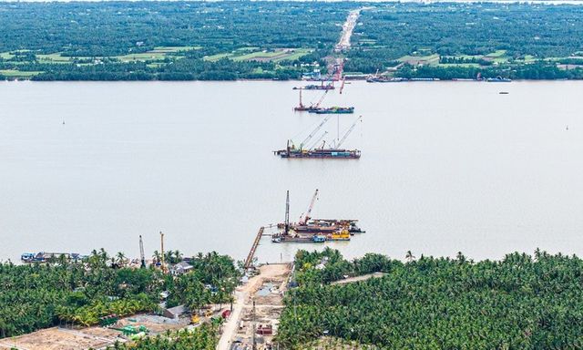 Tăng tốc thi công cầu dây văng lớn thứ hai Việt Nam