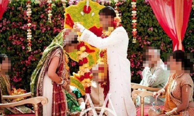 Không có của hồi môn, cô dâu bị chú rể tát ngất xỉu ngay trên sân khấu đám cưới