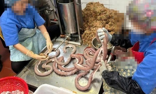 Phát hiện cơ sở kinh doanh lòng dồi không đảm bảo vệ sinh an toàn thực phẩm ở Hạ Long