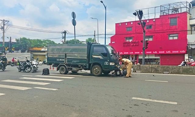 Tin tức tai nạn giao thông mới nhất ngày 14/5: Va chạm xe đầu kéo, người phụ nữ tử vong
