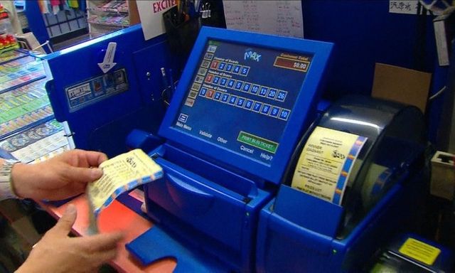Vươn mình sau trúng số: Người đàn ông mua vé số 
