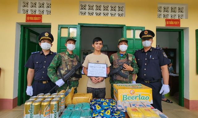 Bắt đối tượng vận chuyển hơn 4.200 viên ma túy từ Lào về Việt Nam