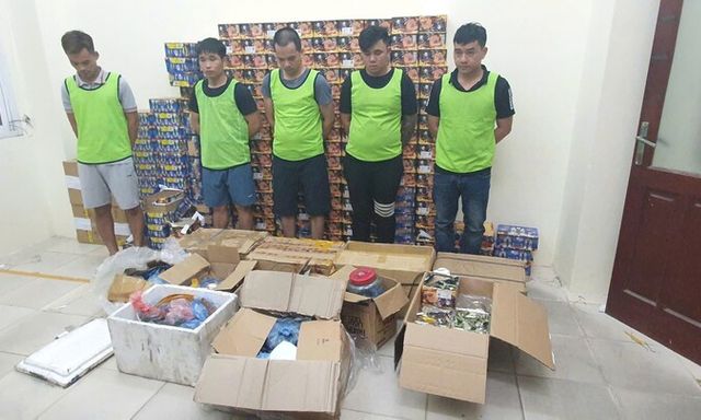 Hà Nội: Bắt giữ 5 đối tượng sản xuất, buôn bán pháo nổ liên tỉnh