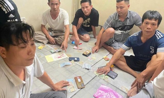 Quảng Ninh: Bắt giữ nhóm đối tượng đánh bạc trong khuôn viên cây xăng