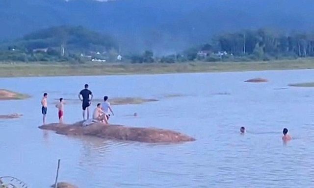 Nghệ An: Hai học sinh tử vong thương tâm do đuối nước ở đập thủy lợi