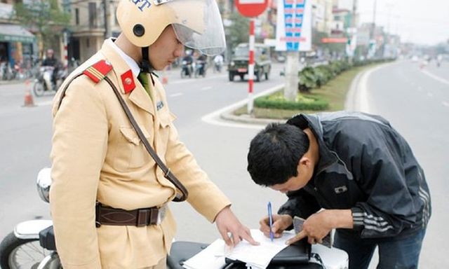 Từ 1/7, trưởng công an xã được tịch thu phương tiện vi phạm hành chính