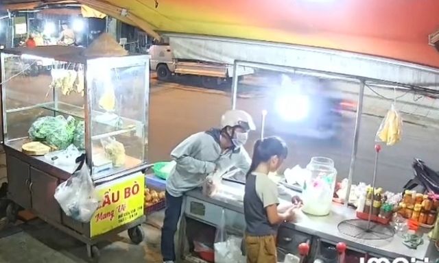 Công an vào cuộc xác minh clip bé gái 11 tuổi bị dàn cảnh lấy tiền khi bán hàng một mình ở TP.HCM