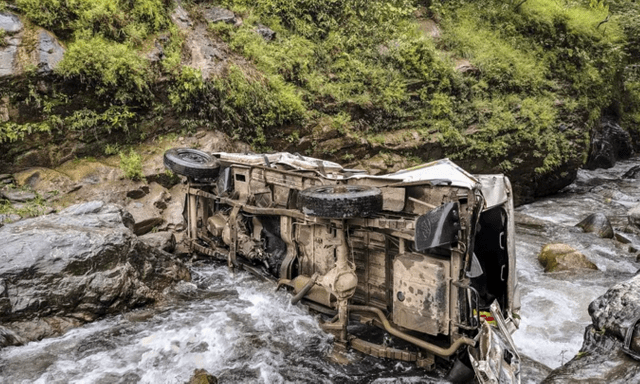Xe jeep bất ngờ mất lái lao xuống hẻm núi sâu, 8 người tử vong thương tâm tại Ấn Độ