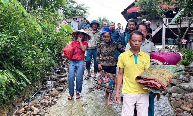 Nghệ An: Núi Phà Mạt có vết nứt dài 300m, di dời 19 hộ dân trước khi bão đổ bộ