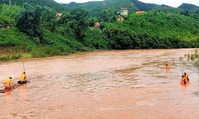 Tìm thấy thi thể cháu bé sau 2 ngày bị lũ cuốn trôi ở Quảng Ninh 
