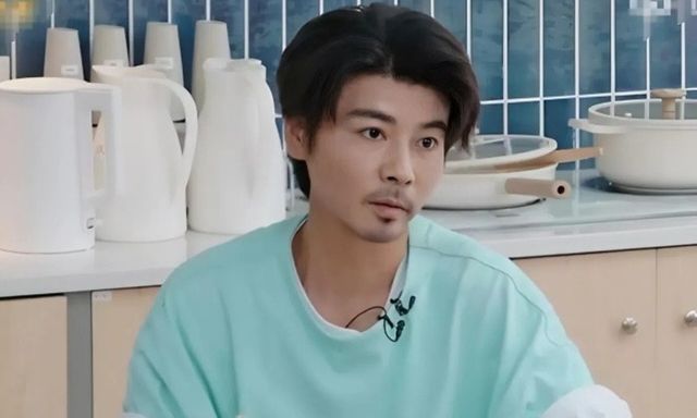 Nam diễn viên nổi tiếng suýt chết vì đột ngột lên cơn đau tim khi đi du lịch
