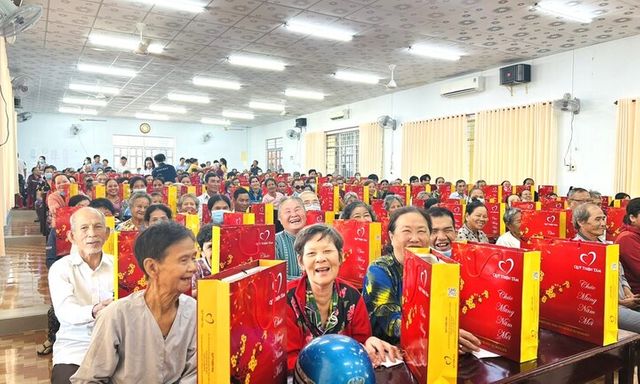 Quỹ Thiện Tâm đón nhận Huân chương Lao động hạng Nhất của Chủ tịch nước