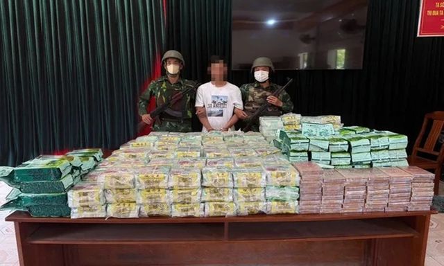 Triệt phá đường dây ma túy hơn 295kg từ Lào về Việt Nam, tóm gọn 2 đối tượng