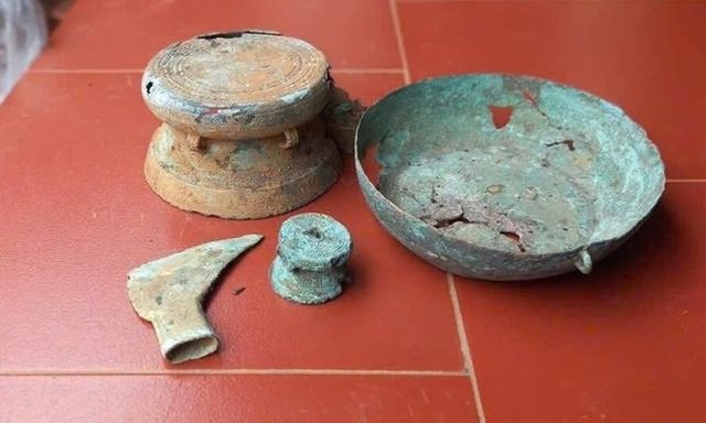 Đang làm vườn, một lão nông ở Phú Thọ đào được cổ vật quý