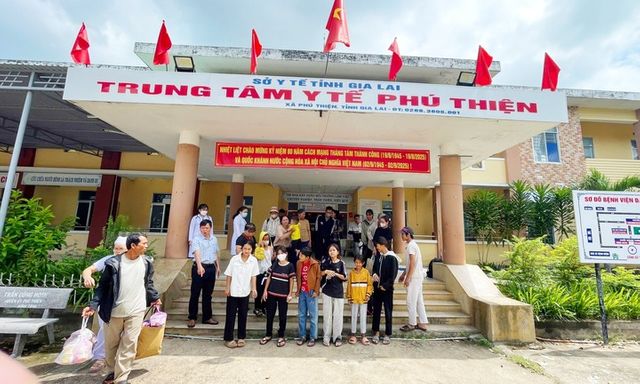 Tình hình sức khoẻ của 131 người nhập viện nghi ngộ độc thực phẩm sau khi ăn tân gia