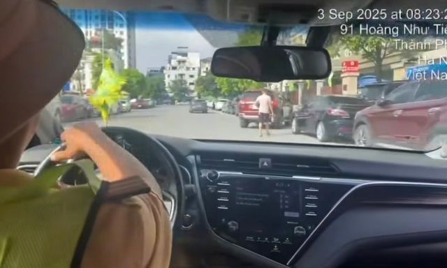 CSGT kịp thời hỗ trợ bà bầu đang chuyển dạ tới bệnh viện