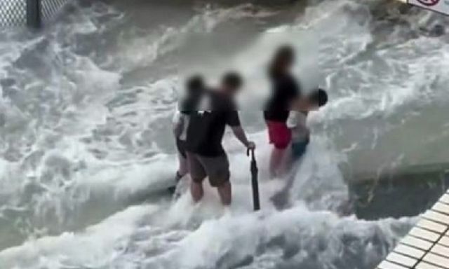 Liều lĩnh đưa 2 con nhỏ đi 