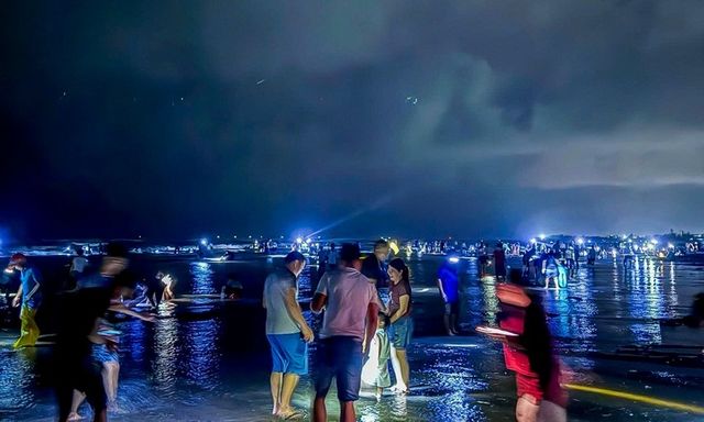 Người dân Ninh Bình trắng đêm 
