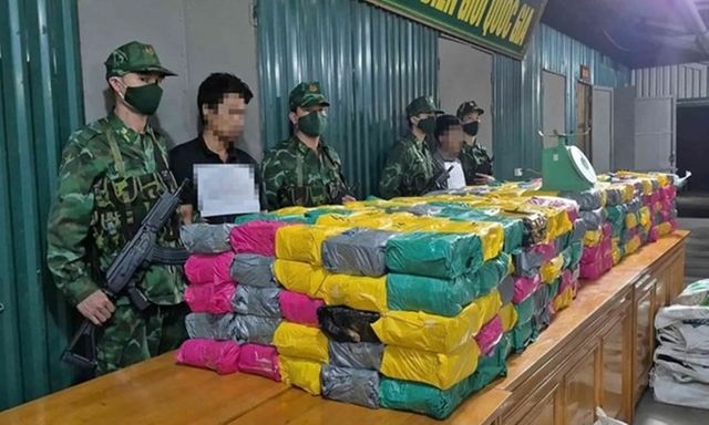 Bắt 2 đối tượng liều lĩnh vận chuyển 500kg ma túy