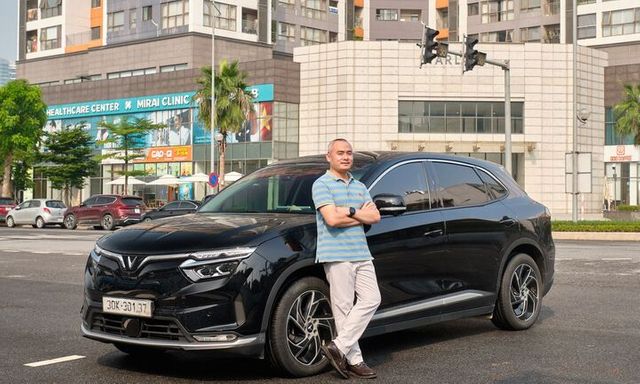 Khách hàng tiên phong nhận VF 8 khẳng định: “Có đổi xe cũng sẽ đi VinFast”