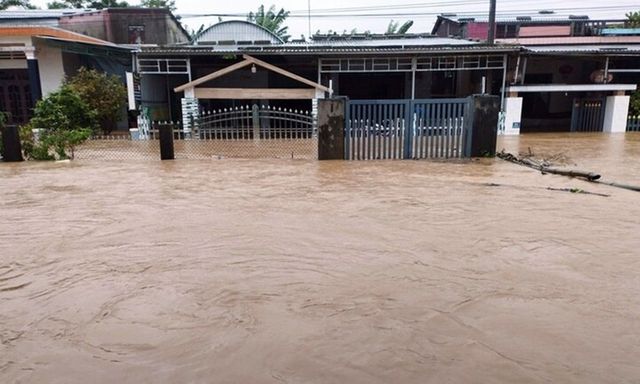 Cảnh báo lũ trên các sông Hương, sông Thu Bồn, Vu Gia đạt đỉnh, TP. Huế và TP. Đà Nẵng ngập lụt sâu, diện rộng