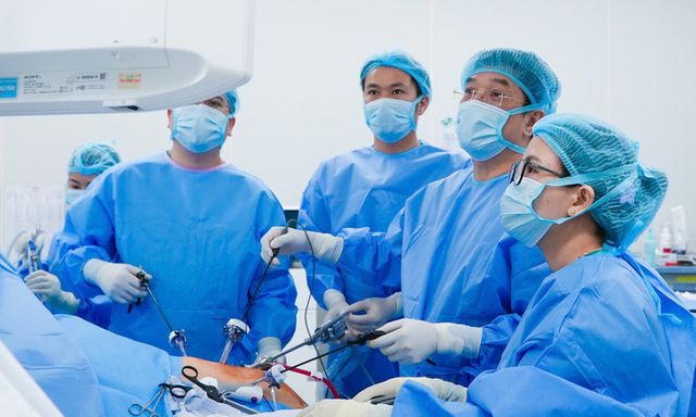 Vinmec trình diễn kỹ thuật ghép gan sống phức tạp tại Hội nghị Ghép tạng Việt Nam 2025