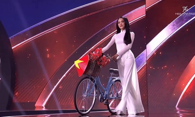Clip: Phần thi Trang phục dân tộc của Hương Giang tại Miss Universe 2025 gây 