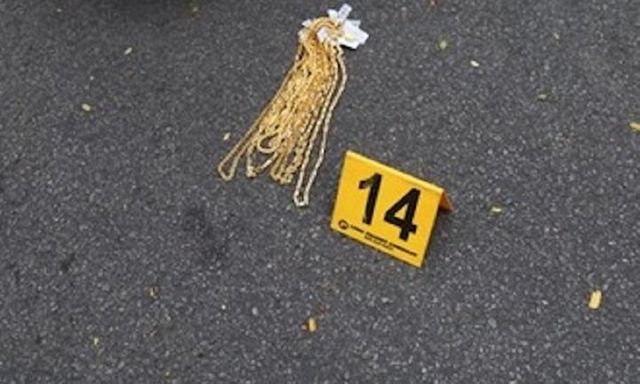 Nhặt được tiền, dây chuyền vàng bạc rơi, không trả lại có bị xử lý hình sự?