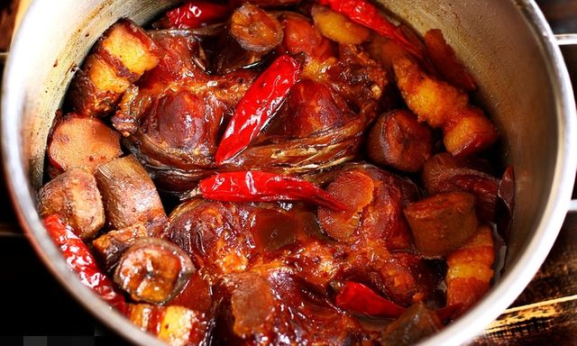 Cách làm cá trắm kho chuối xanh ngon đúng điệu